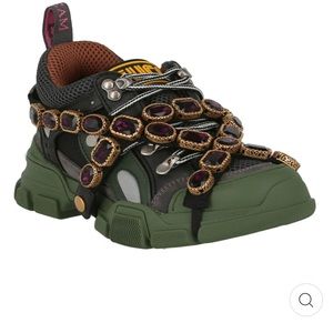 Gucci flashtrek sneakers